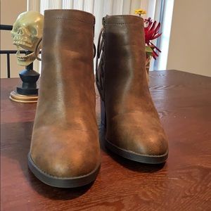 Size 10 sm New York booties.